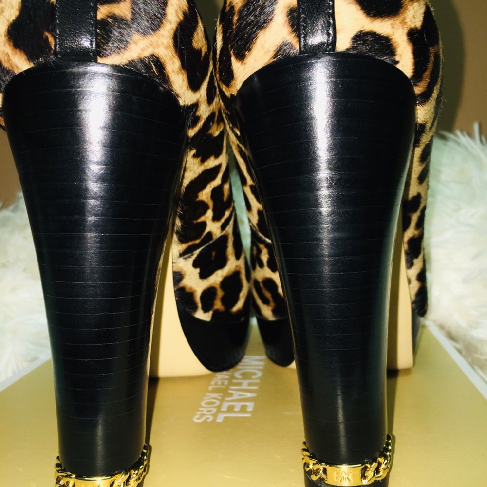 Michael Kors heels! NWOT! Comes w/box - Picture 3 of 5